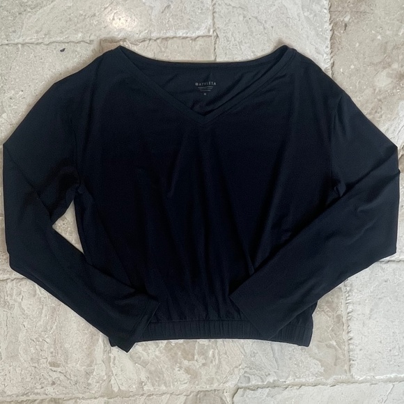 NWOT Athleta Black Bubble Hem Top (Size M) - Picture 4 of 5